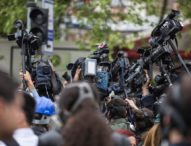Apel urednicima i institucijama: Ne izlažite se bespotrebnom riziku, solidarno dijelite informacije, obustavite press konferencije sa većim brojem novinara!