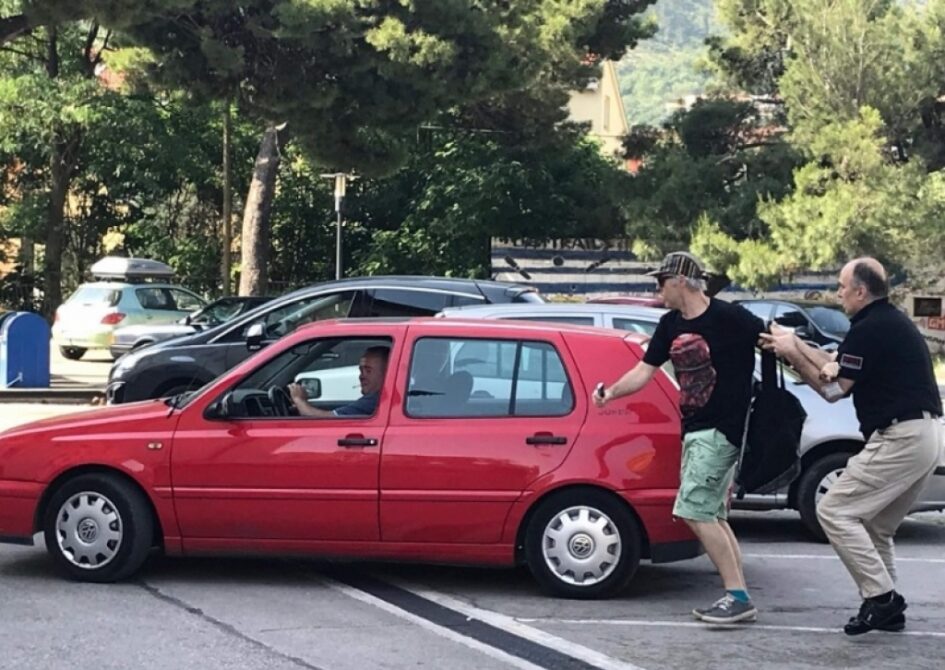 Sud u Mostaru novčano kaznio muškarca koji je oštetio opremu novinaru Oručeviću