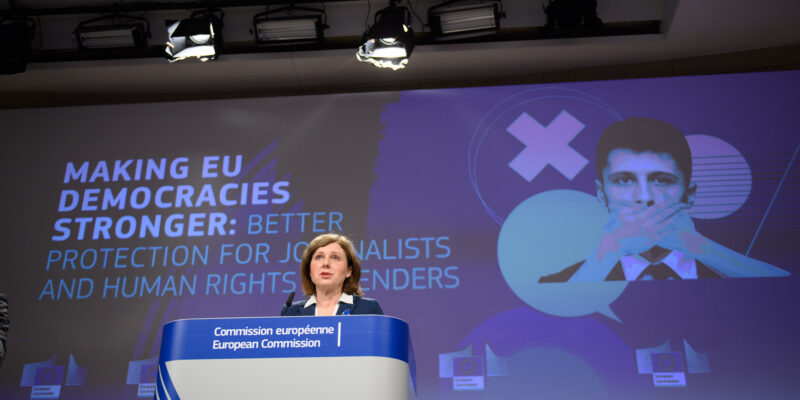 Evropska komisija predložila zakon za zaštitu novinara od SLAPP tužbi