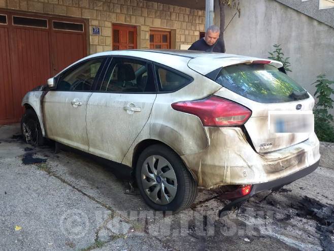 BH novinari: Hitno istražiti slučaj paljevine automobila novinarke RTRS-a iz Trebinja!