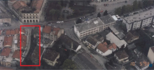 Zgrada policije (SUP) je bela zgrada, ubistvo se desilo u drugoj ulici levo od SUP-a. Foto: Dokazni materijal Tribunala u Hagu