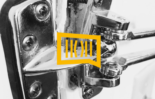 SafeJournalists: Snažna osuda nasilnog napada i prijetnji redakciji Infomax u Sjevernoj Makedoniji