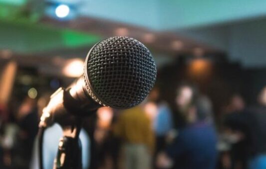 Izraz nepoštovanja: Premijer Albanije izbacio novinare sa konferencije za medije