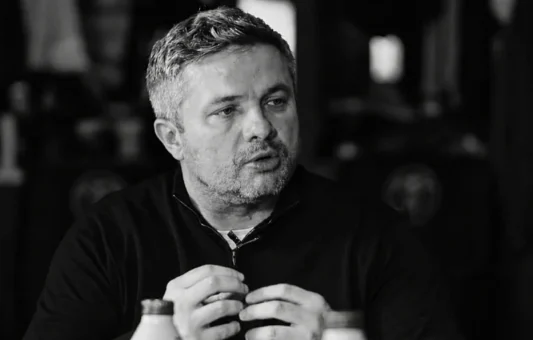 Preminuo sportski novinar i komentator Edin Avdić