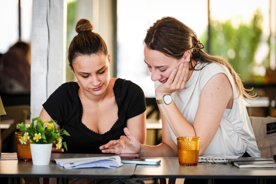 NAPIŠI ESEJ, OSVOJI TABLET: Traže se najbolje priče o tranzicijskoj pravdi i kulturi mira!